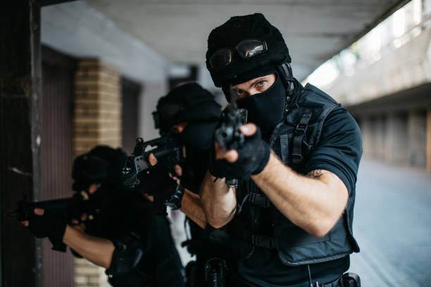 istock Special police team in action 1125007139