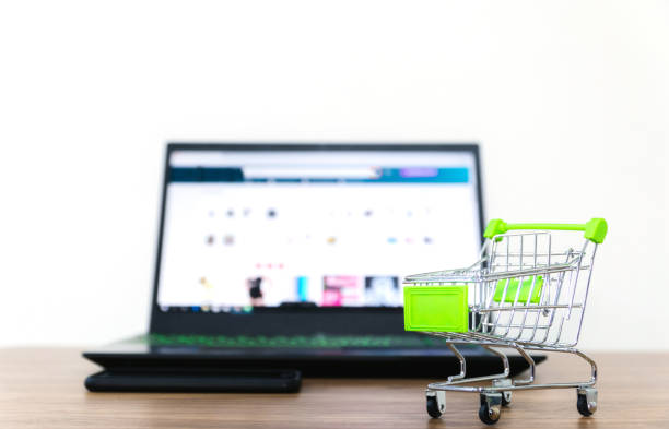 istock Online shopping‎ cart sell of e-commerce convenience 1125008150