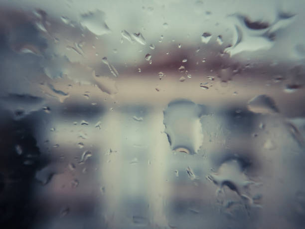 Beautiful storms and raindrops hit the glass. Beautiful storms and raindrops hit the glass. renkli fotoğraf stock pictures, royalty-free photos & images