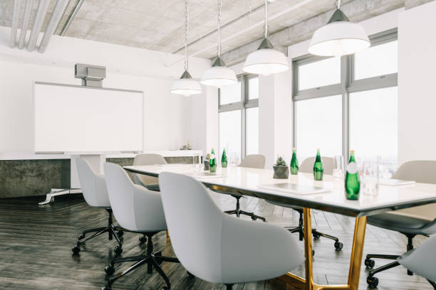 sala riunioni moderna con schermo di proiezione interattivo - boardroom chairs foto e immagini stock