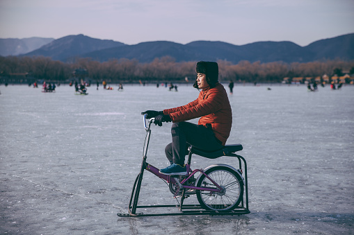Beijingers are enjoying a day of lake skating at the frozen lake of the Summer Palace. Summer Palace is one of the most popular tourist attractions in Beijing.