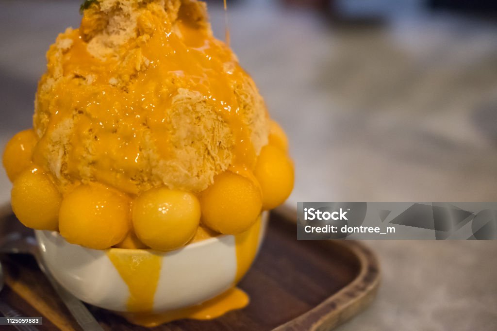 우유 차 얼음 면도 멜론 와 한국 디저트 과일에 대한 스톡 사진 및 기타 이미지 - 과일, 냉동된, 눈-냉동상태의 물 - iStock