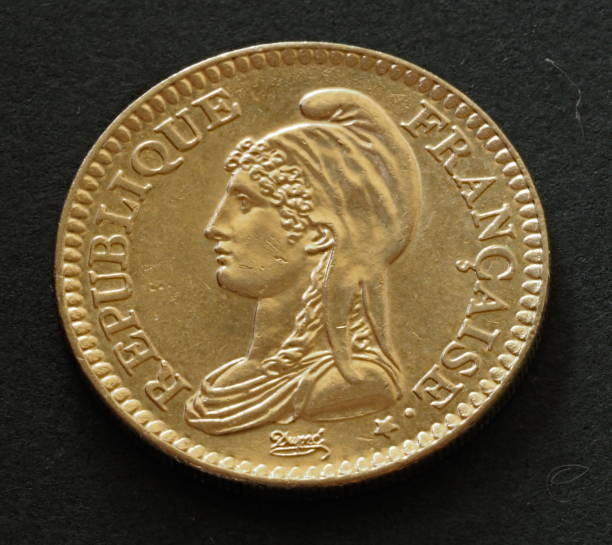 antigua moneda francesa con marianne con gorro frigio - french coin fotografías e imágenes de stock