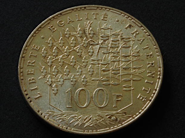 były 100 franków francuskich srebrna moneta, z dużym drzewem - france currency macro french coin zdjęcia i obrazy z banku zdjęć