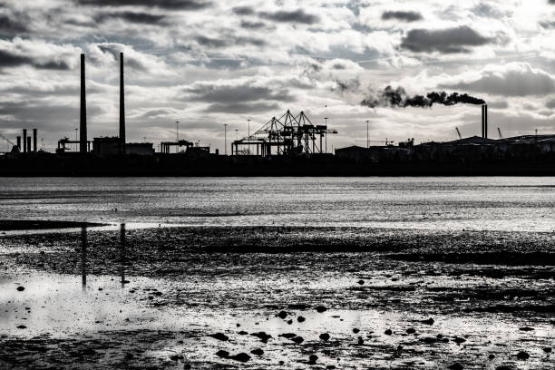 istock Dublin port Silhouette with clouds and river reflection 1125075442