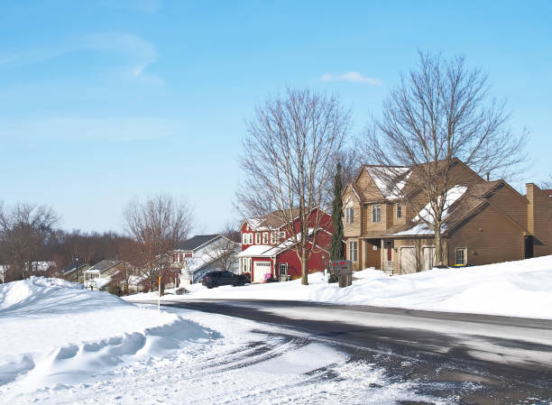istock Quiet residental neighborhood 1125096293