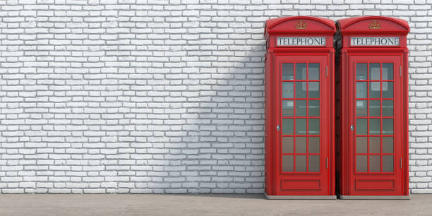 cabina de teléfono roja sobre fondo de pared de ladrillo. londres, símbolo británico e inglés. - british culture elegance london england english culture fotografías e imágenes de stock