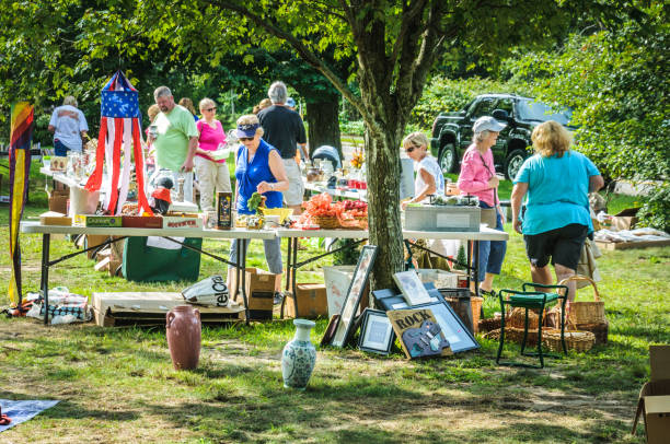 vente de balise de quartier - august cape cod massachusetts new england photos et images de collection