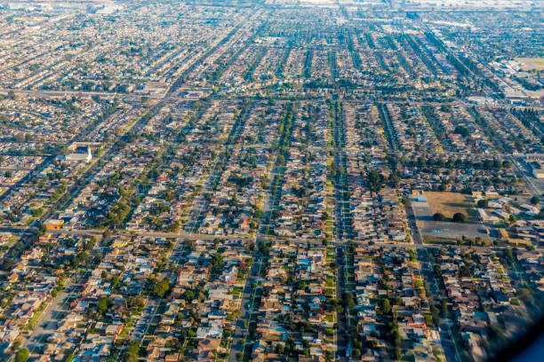 саут-калифорния: лос-анджелес аэрофотоснимки - aerial view building exterior suburb neighbor стоковые фото и изображения