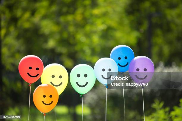 Foto de Família De Balão Alegre e mais fotos de stock de Felicidade - Felicidade, Conceito, Rosto humano sorridente