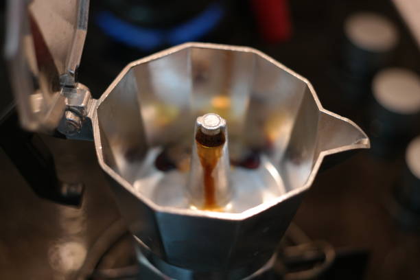 istock how to make espresso with mokapot 1125286333