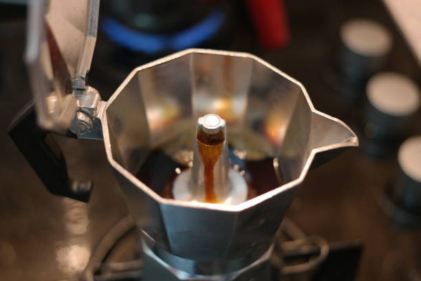 istock how to make espresso with mokapot 1125286390