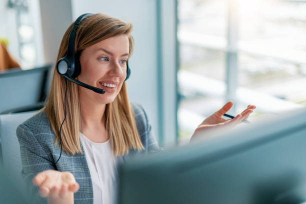 istock Speaking to a customer on the phone 1125310346