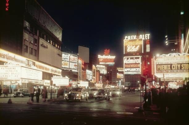 times square di notte, anni '50 - urban scene business sign large group of people foto e immagini stock