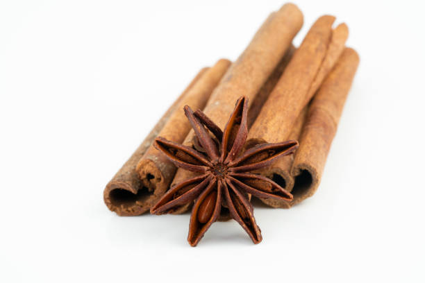 cinnamon and anise cinnamon and anise on white kayu manis stock pictures, royalty-free photos & images