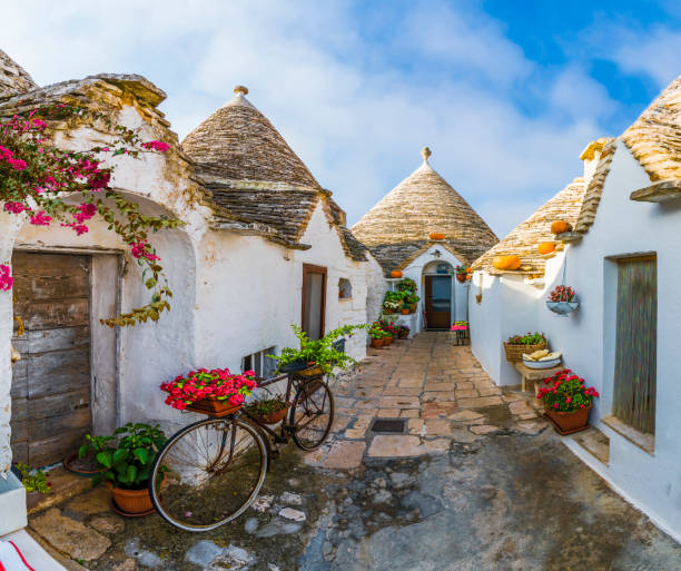 Trulli houses in Alberobello, Italy The traditional Trulli houses in Alberobello city, Apulia, Italy trulli house stock pictures, royalty-free photos & images