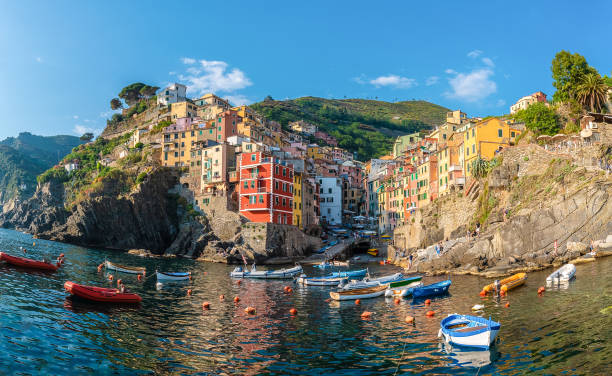 istock Coastal village Riomaggiore, Cinque Terre 1125368523