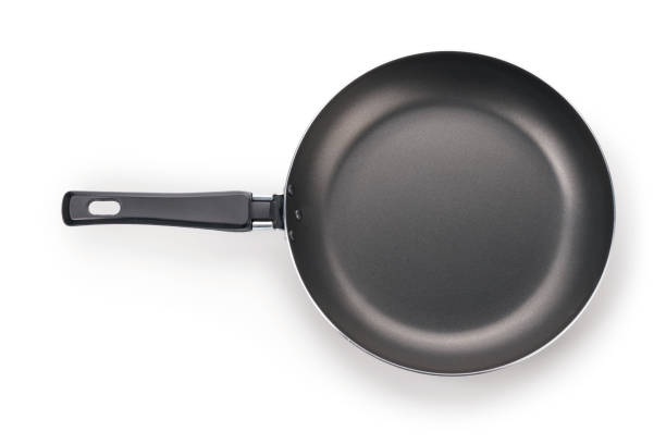 black frying pan isolated on white with clipping path - pan frying pan fried saucepan imagens e fotografias de stock
