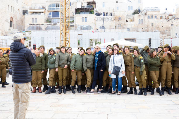 picture for memory in old city of jerusalem - tourist photographing armed forces military imagens e fotografias de stock