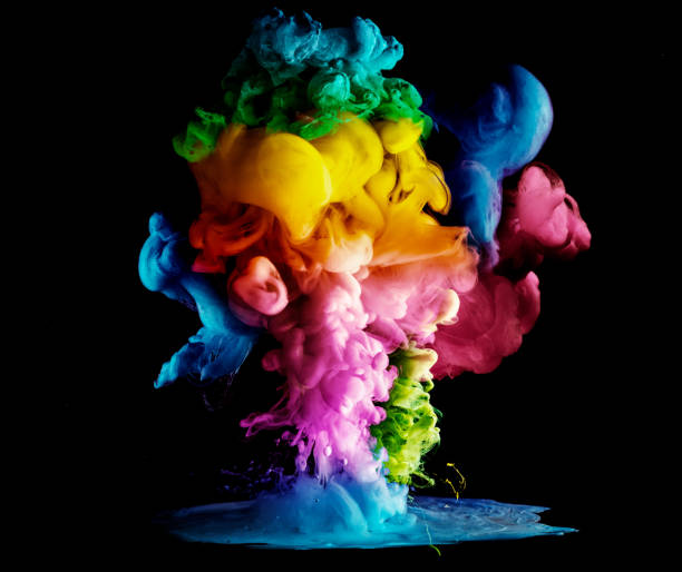 explosion de peinture acrylique couleur sous l’eau - ink rainbow smoke multi colored photos et images de collection