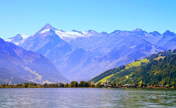 istock Mountain lake in Austria Alps in summer sunny day 1125404455
