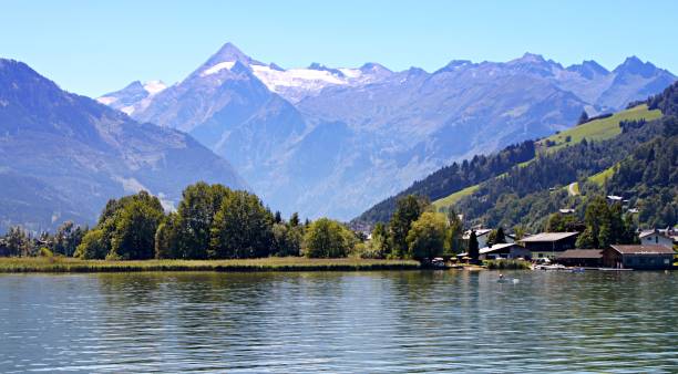 istock Mountain lake in Austria Alps in summer sunny day 1125404457