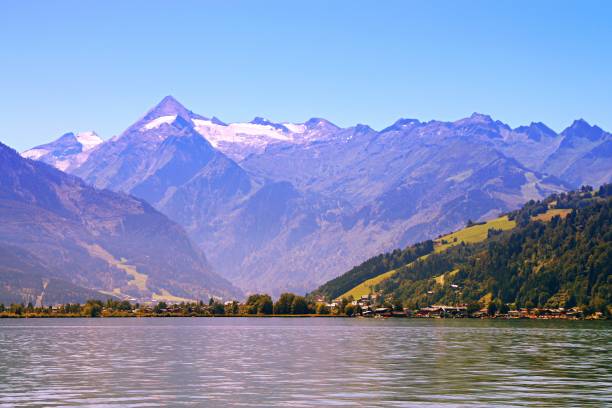 istock Mountain lake in Austria Alps in summer sunny day 1125404459