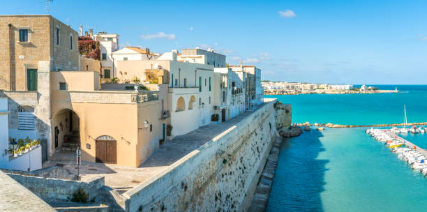 panoramablick in otranto, provinz von lecce im salento-halbinsel, puglia (apulien), italien. - baroque style lecce italy puglia stock-fotos und bilder