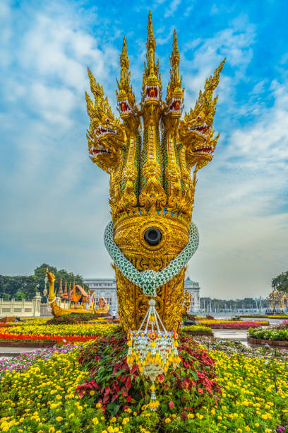 istock Suphan Swan Royal Throne Boat in front the palace 1125429082