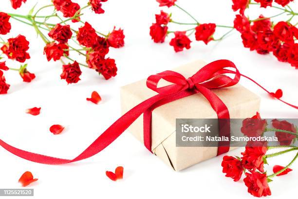 Foto de Design De Cartão De Natal e mais fotos de stock de Fita - Fita,  Fundo Branco, Natal - iStock
