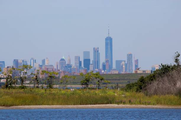 istock Manhattan in the Distance 1125530781