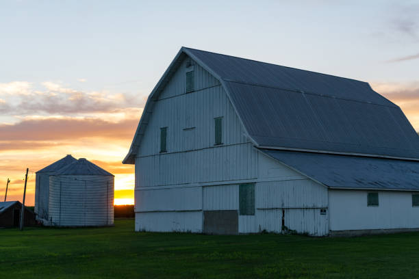 istock Dusk on Illinois farm 1125534960