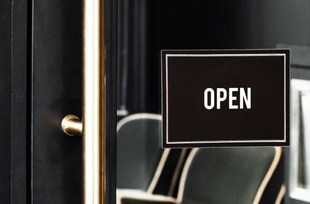 istock Open sign mockup on the door of a cafe 1125546151