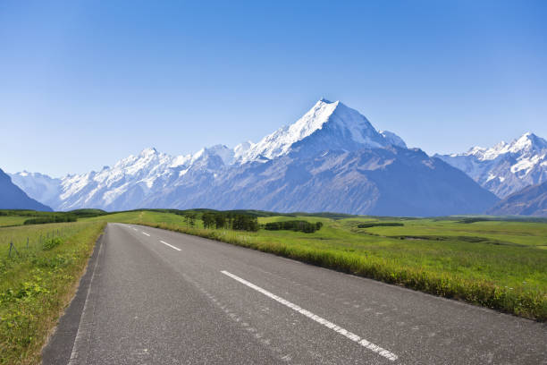 istock Winding mountain road without cars 1125550528