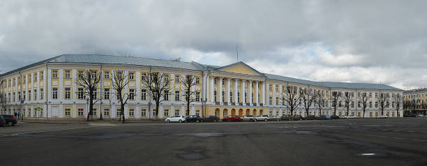 istock the house in the sguare. 1125583223