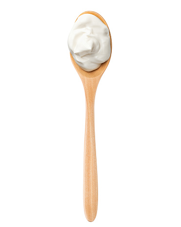 crema agria en vidrio, mayonesa, yogur, aislado en fondo blanco, trazado de recorte, profundidad de campo photo