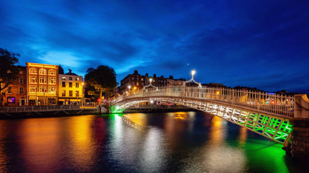 istock Panorama Ha'penny Bridge at Night Ireland 1125604424