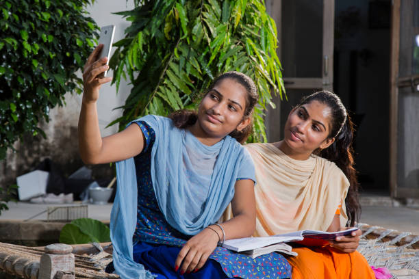 istock Sisters - Stock images 1125629915