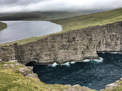 The beautiful landscape around Slave Rock (Trælanípa) by Lake Sørvágsvatn/Leitisvatn (name is debatable, depending on who you ask), on the island of Vágar, Faroe Islands. Sørvagsvatn