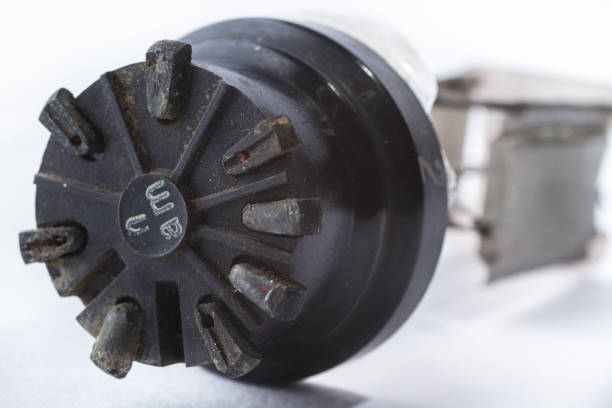 istock Old broken radio amplifire lamp 1125642367