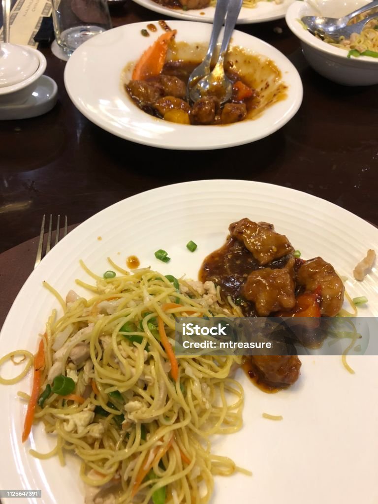 Hình Ảnh Gà Chow Mein Mì Gà Chua Ngọt Tại Bữa Ăn Nhà Hàng Trung ...