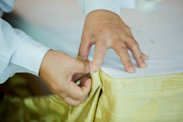 istock Hands of staff preparing the tablecloth with pin and decorations 1125656665