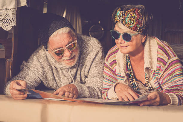Pareja Hippie - Banco de fotos e imágenes de stock - iStock Pareja Hippie - Banco de fotos e imágenes de stock - iStock