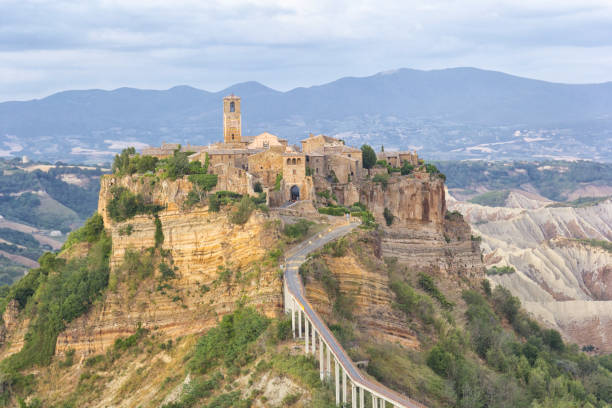 istock Civita di Bagnoregio: the city that dies 1125693614
