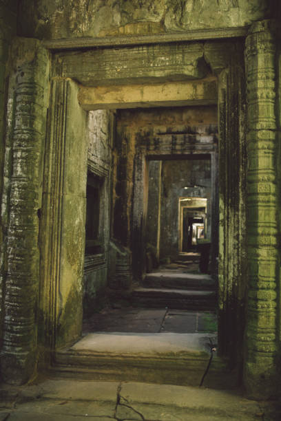 istock Entrance Of Old Building 1125705500