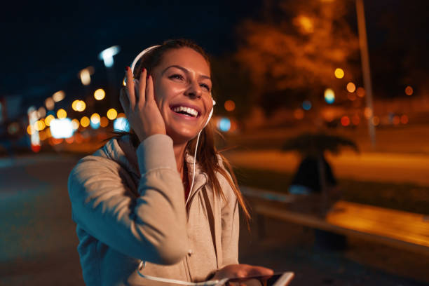 istock Listening to music 1125725519