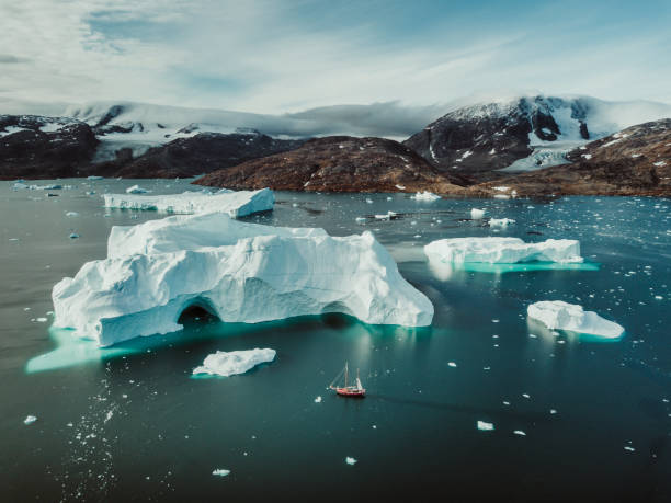 expédition au groenland oriental - aerial view greenland glacier scenics photos et images de collection