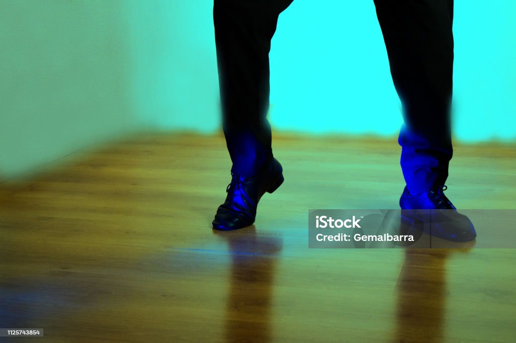 피트 댄서 살사 댄스입니다 공간 복사 강사에 대한 스톡 사진 및 기타 이미지 - 강사, 공연, 그네 - iStock