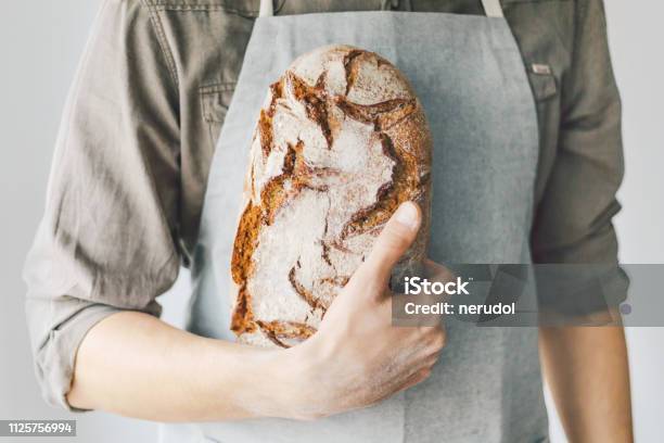 パンやシェフの作ったパンを保持 - アイデアのストックフォトや画像を多数ご用意 - アイデア, オーガニック, キッチン