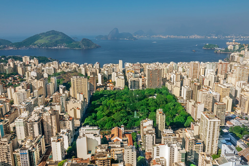 Park Campo de São Bento in the heart of Icarai (foreground) \nRio de Janeiro in the background\nSugarloaf (in the middle)
